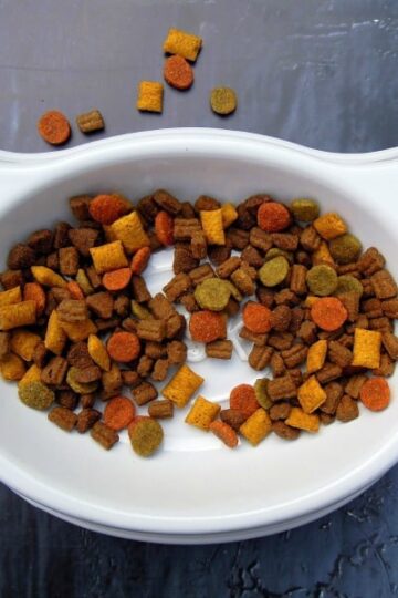4 Ways To Make Sure Your Pets Are Getting What They Need From Food
