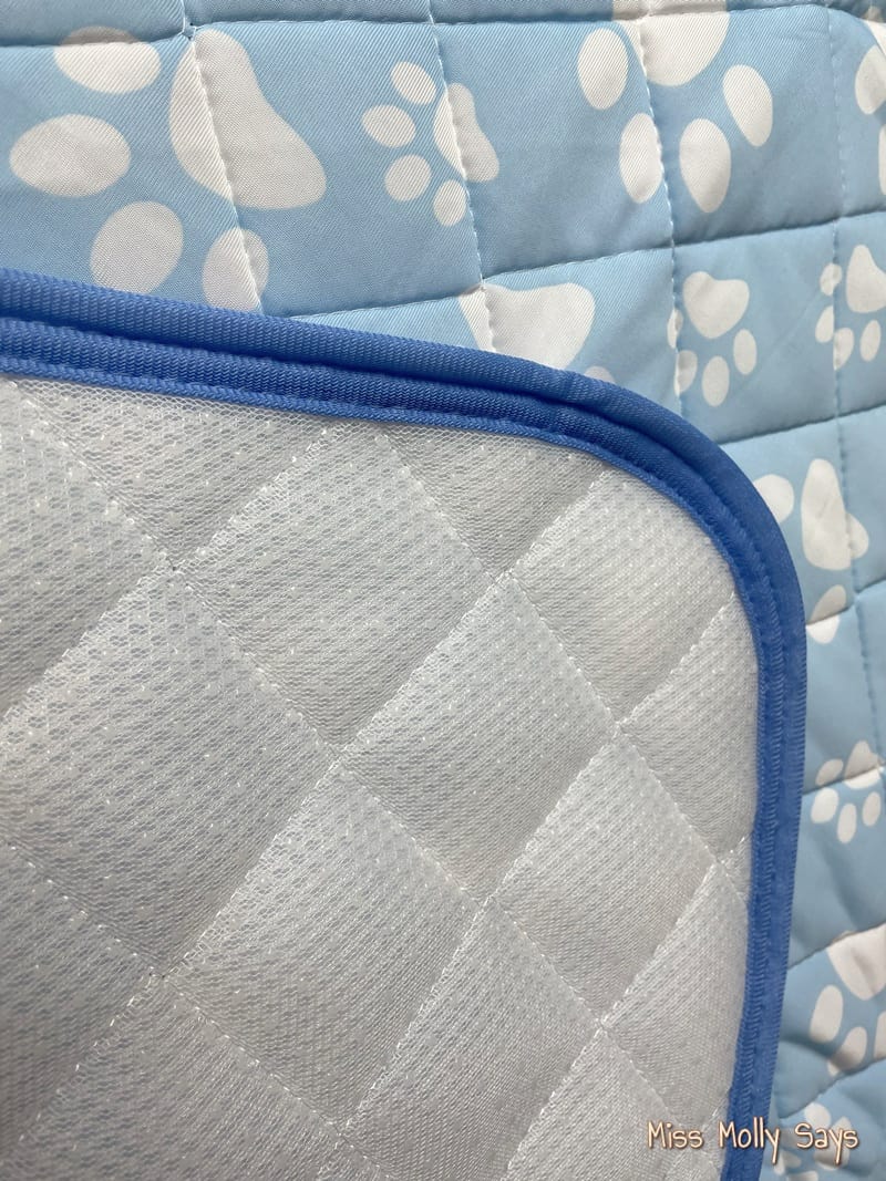 Rywell ArcChill Cooling Mats Help Keep Pets Cool and Comfy! Miss