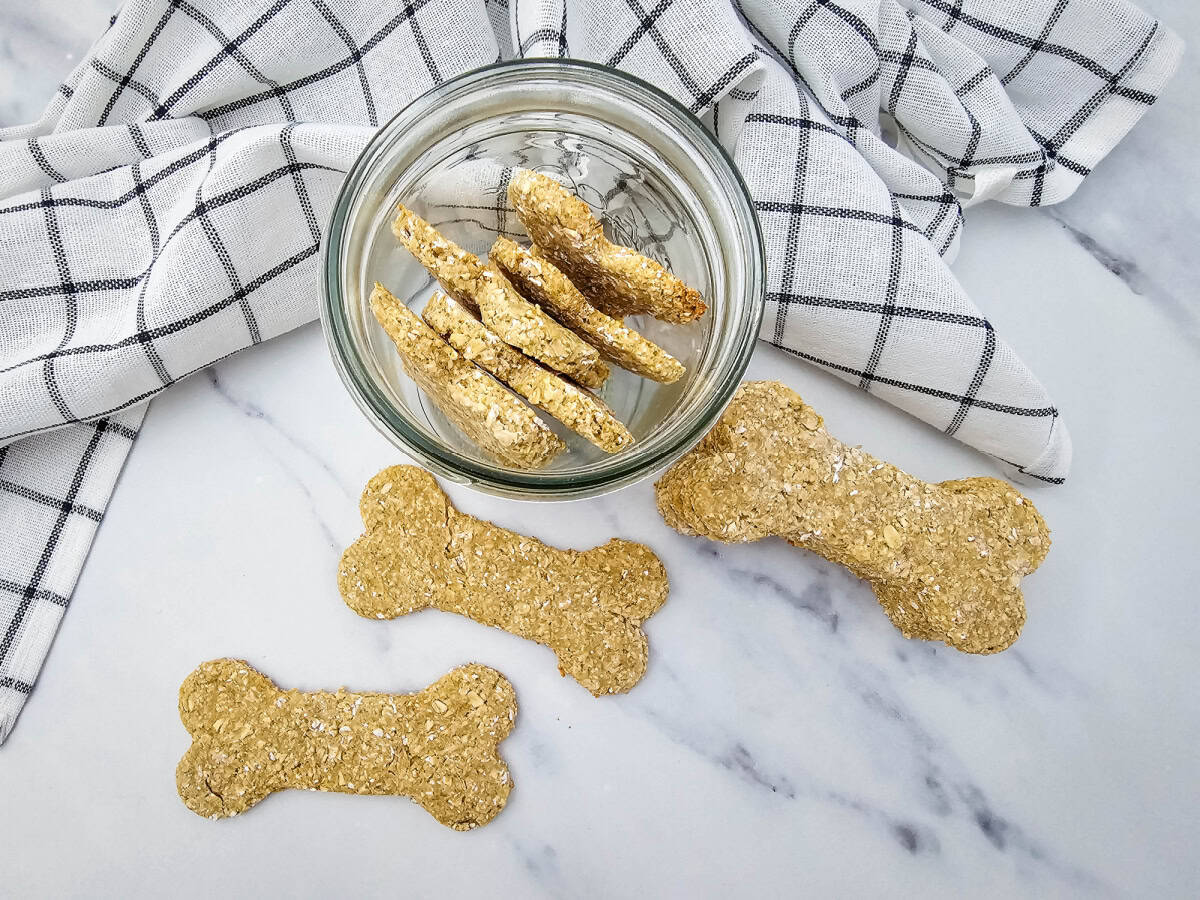 Apple and Oatmeal Dog Treats Apple and Oatmeal Dog Treats